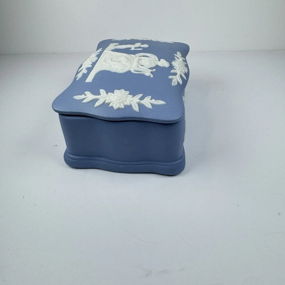 Jasperware Japan Lidded Jewelry Trinket Box Blue 5.5in Woman‎ Cherub Vanity